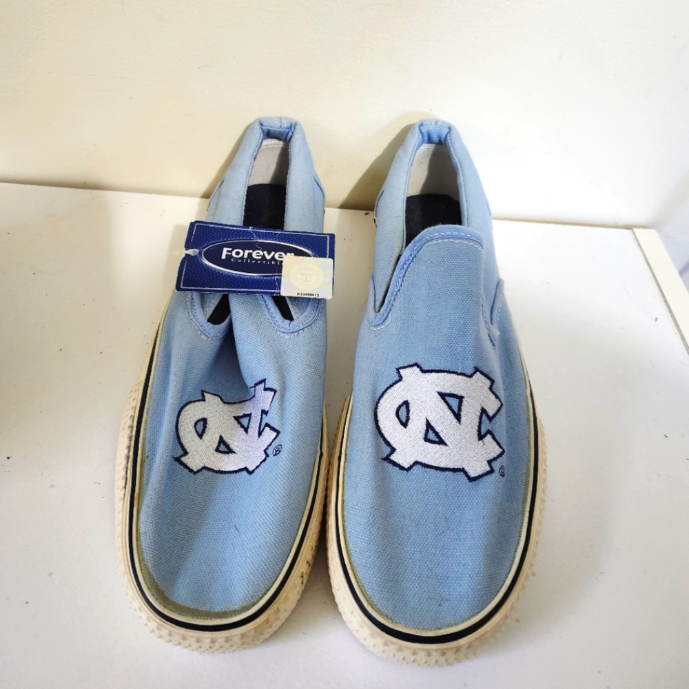 Forever Collectibles North Carolina Tar Heel Mens 8 Womens 9.5 Slip Canvas Shoes